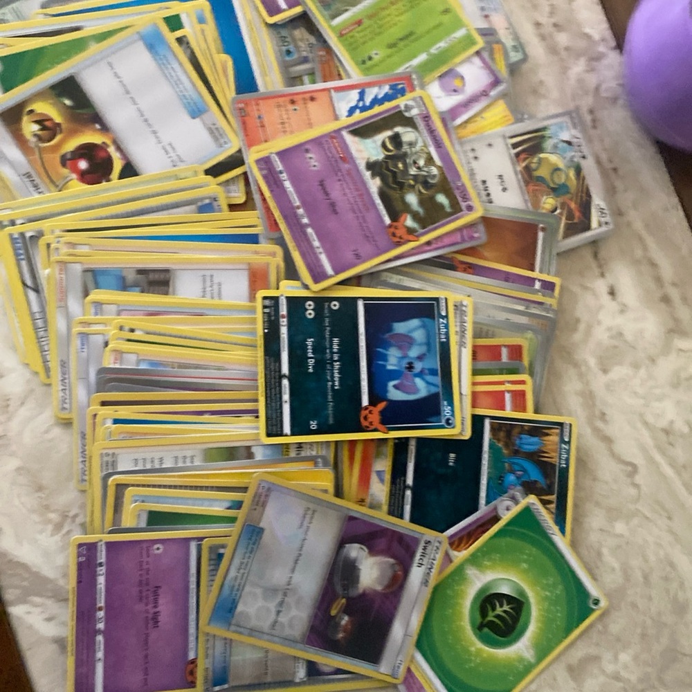 Assorted Pokémon Trading Cards - Mixed Colors